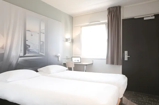 Twin room, B&B Hotel Hyeres 1/4
