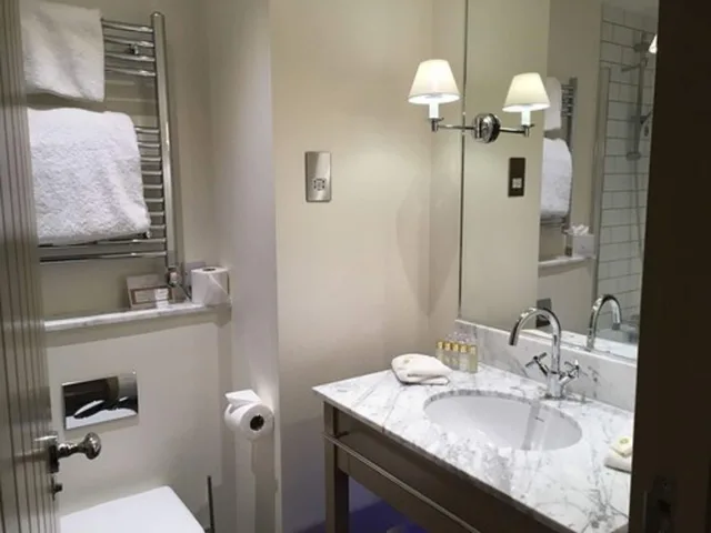 غرفة سوبيريور بسريرين منفصلين، Champneys Forest Mere 2/2