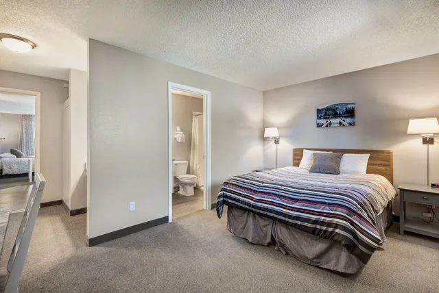 Traditional, Suite, 1 Queen and 1 Murphy Bed, Queen Murphy Bed، Bend Riverside Inn &amp; Suites 6/10