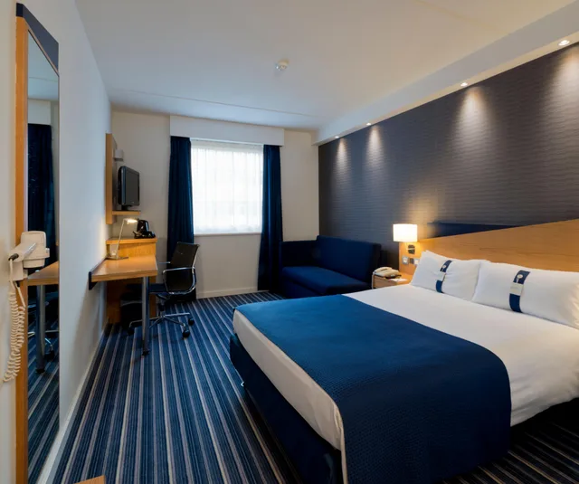 Room, Queen Bed, Holiday Inn Express Antwerp City North 1/2