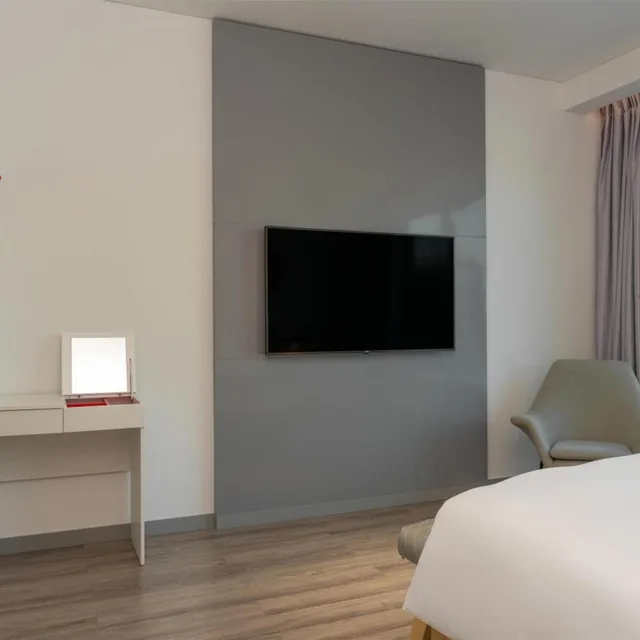 جناح عائلي، Radisson Red Dubai Silicon Oasis 6/8