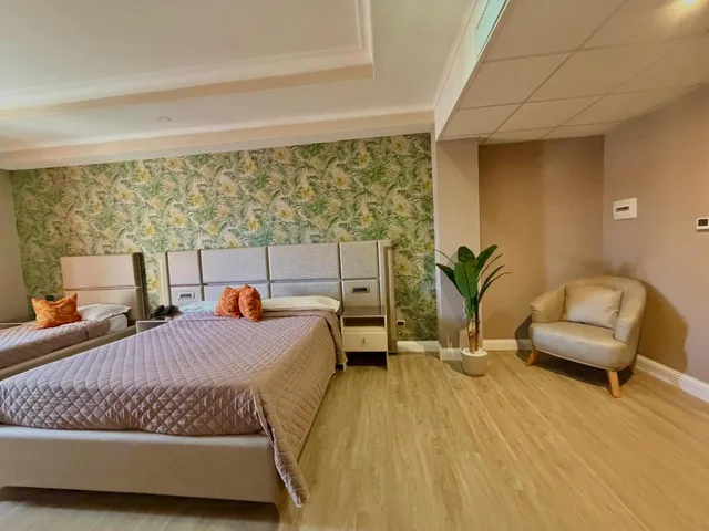 غرفة رباعية، Hotel Daytona 5/8