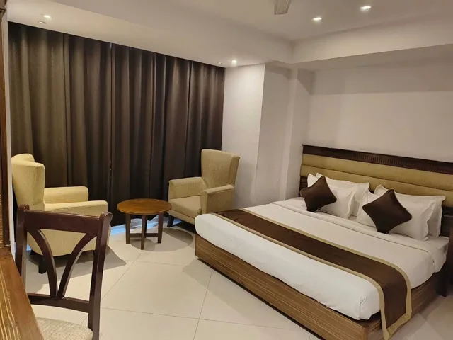 Superior, Queen Bed, City View, The Grand Radiant 1/7