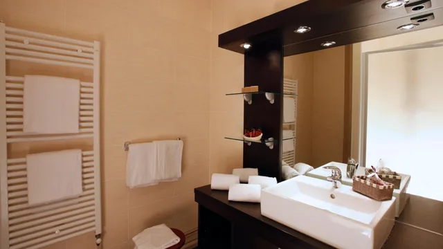 غرفة ثلاثية، HOTEL DES REMPARTS 4/7