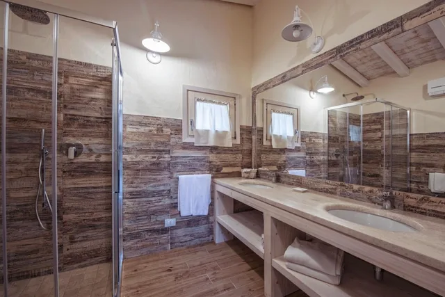 Suite, King Bed, Tenuta Pilastru 2/3