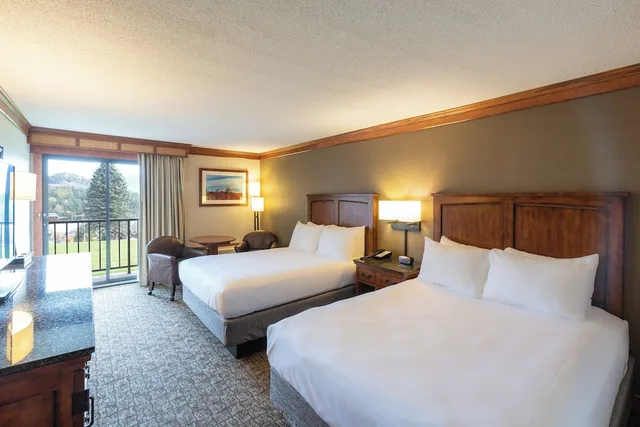 غرفة قياسية بسريرين كوين بإطلالة على البحيرة، Crowne Plaza Lake Placid 1/3