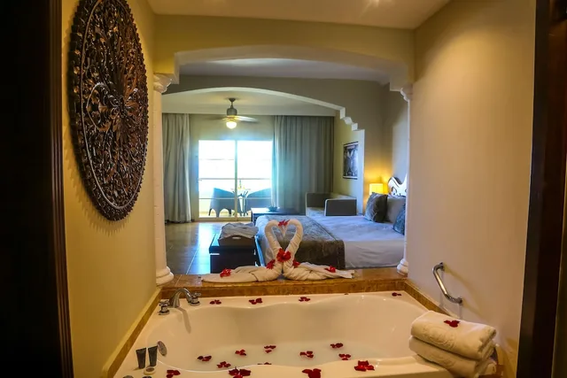 Interior, Colonial, Junior Suite, Ocean Front, Outdoor Jetted Tub, Majestic Colonial Punta Cana - All Inclusive 6/6