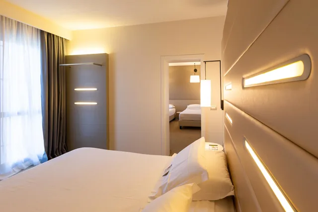 غرفة قياسية بسرير كينج وسريرين منفصلين للمدخنين، Best Western Plus Tower Hotel Bologna 4/10
