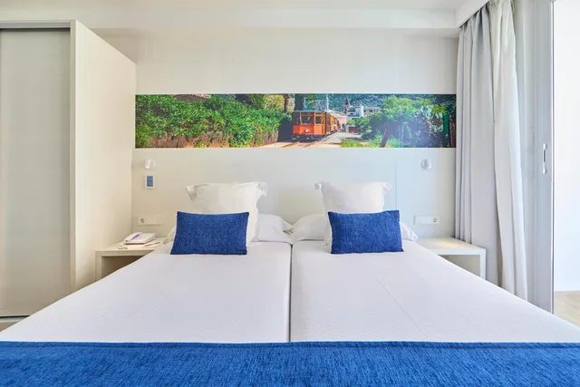 Room, Double or Twin Bed, Side Sea View، Hotel Negresco - Adults Only 4/10
