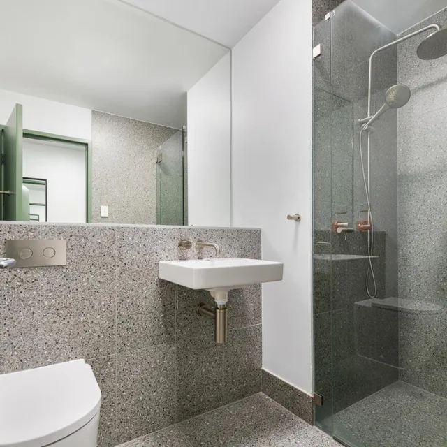 Twin Ensuite, YHA Sydney Central 3/5