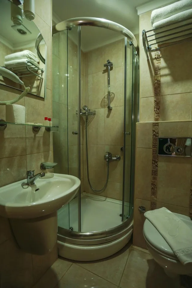 Room, Single, 1 Double and 1 Single Bed، Kaftan Hotel 3/5