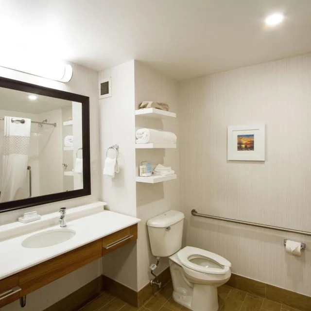 غرفة بسرير كينج وسرير كوين لذوي الإعاقة، Hampton Inn By Hilton Vancouver Airport/Richmond 2/3
