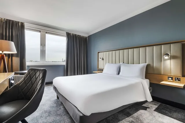 غرفة قياسية بسرير كينج بإطلالة على النهر، Radisson Hotel York 3/10