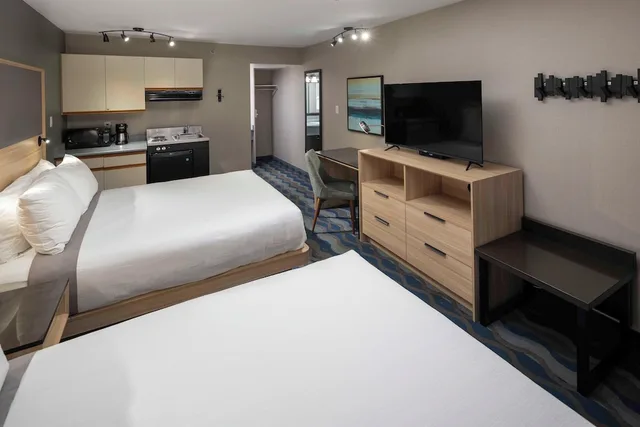 غرفة بسريرين كوين بمطبخ صغير، Accent Inns Victoria 2/3