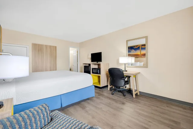 غرفة بسرير كينج، Days Inn by Wyndham Fort Wayne 7/8