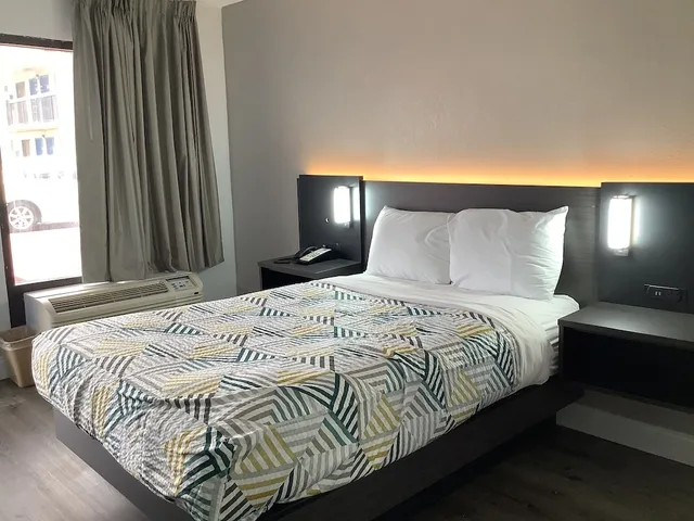 غرفة قياسية بسرير كينج للمدخنين، Motel6 Memphis, TN - East 9/10