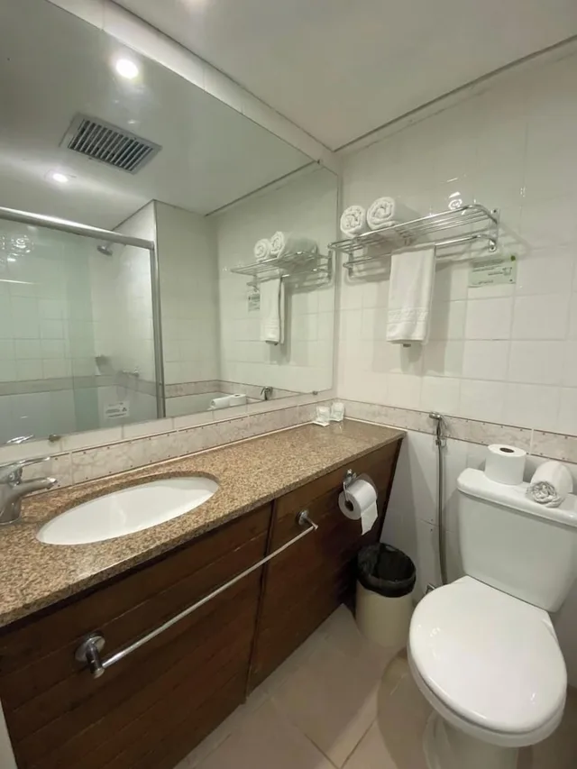 غرفة قياسية رباعية بسرير مزدوج وسريرين منفصلين، Hotel Nacional Inn Curitiba Estacao Shopping 4/7