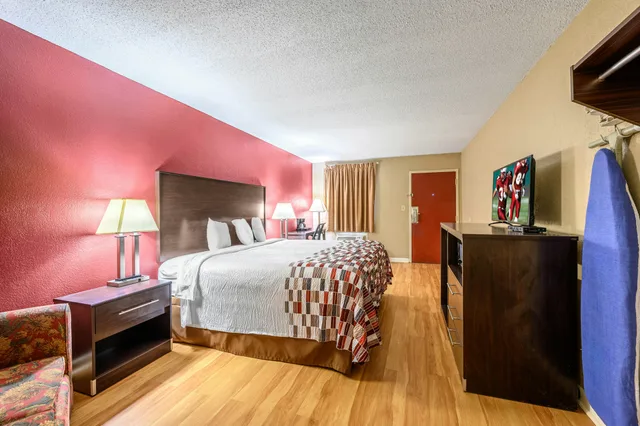 غرفة سوبيريور بسرير كينج للمدخنين، Red Roof Inn Sylacauga 4/6