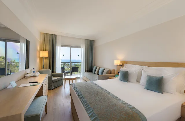 غرفة ديلوكس بسرير مزدوج وسرير فردي بإطلالة على البحر، Turquoise Hotel 1/4