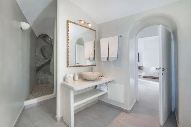 Master, Aqua, Suite, King and Queen Bed, Panoramic Caldera View, Sea View، Aqua Luxury Suites 10/10