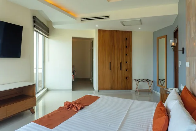 Senior, Suite, King Bed, Artisan Family Hotels & Resort Collection Playa Esmeralda 1/10