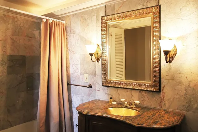 كوخ بسرير كينج، The Olivier House Hotel 5/6