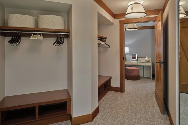 جناح سيغنتشر بسرير كينج بغرفة نوم واحدة، The Ritz Carlton Lake Tahoe 8/8