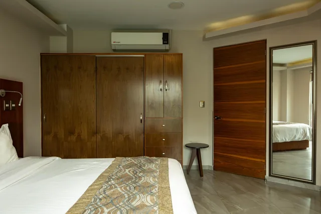 جناح تنفيذي، J. Towers Hotel Suites 5/10