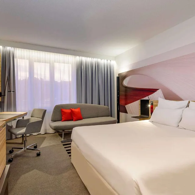 Family, King Bed, Novotel Koeln City 1/9