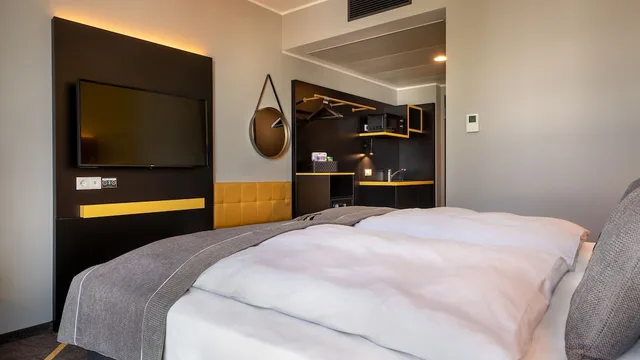 غرفة قياسية بسرير كوين بمطبخ صغير، Holiday Inn - the niu, Fury Aschheim Messe, an IHG Hotel 4/5
