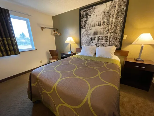 Room, Queen Bed, Studio 1 Hotel and Extended Stay Missoula 2/10