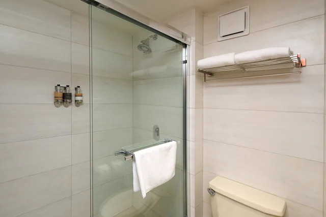 غرفة بسرير كوين، Crowne Plaza Panama 3/5