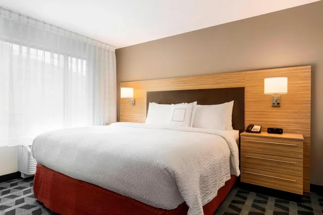 جناح بسريرين كينج بغرفتي نوم مع أريكة، TOWNEPLACE SUITES PITTSBURGH AIRPORT/ROBINSON TOWNSHIP 1/5