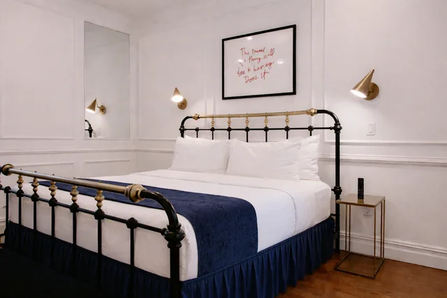 غرفة ديلوكس بسرير كينج، Life Hotel New York 1/4