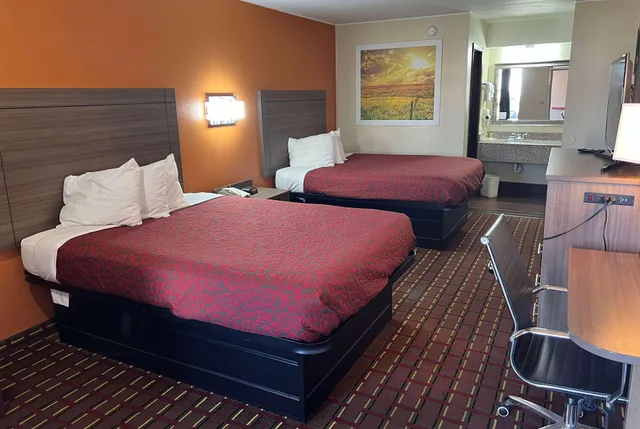 غرفة بسريرين كوين، Days Inn By Wyndham El Reno 2/4