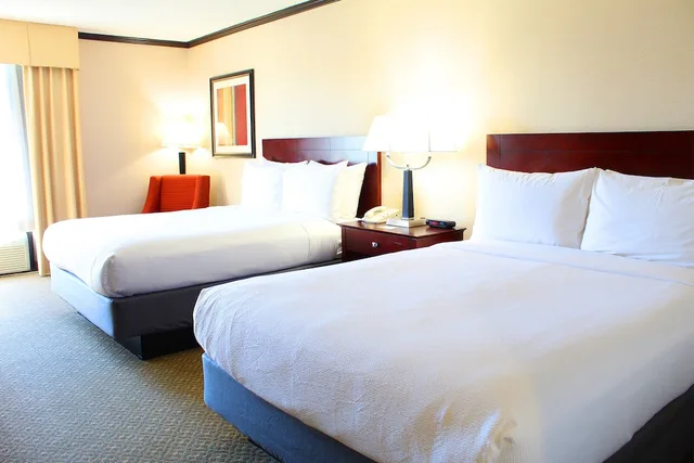 غرفة بسريرين كوين بإطلالة على المسبح، Hotel Burbank 2/6