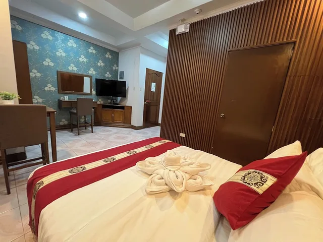 Premium, Queen Bed, Rossa Hotel 5/10