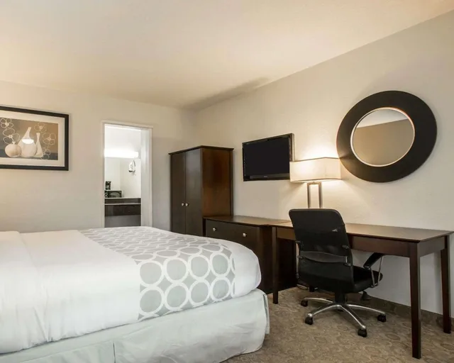 Room, King Bed, Rodeway Inn Convention Center 4/6