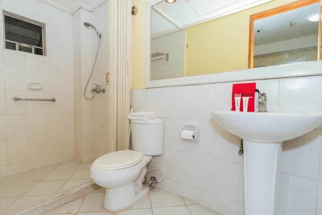 غرفة بسرير مزدوج، Reddoorz Timog Avenue Quezon City 7/9