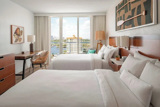 غرفة ديلوكس بسريرين مزدوجين بإطلالة جزئية على البحر، The Westin Fort Lauderdale Beach Resort 2/3