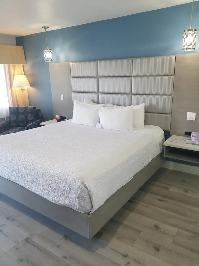 غرفة قياسية بسرير كينج وسرير كوين لذوي الإعاقة، Best Western Orange Plaza 2/10
