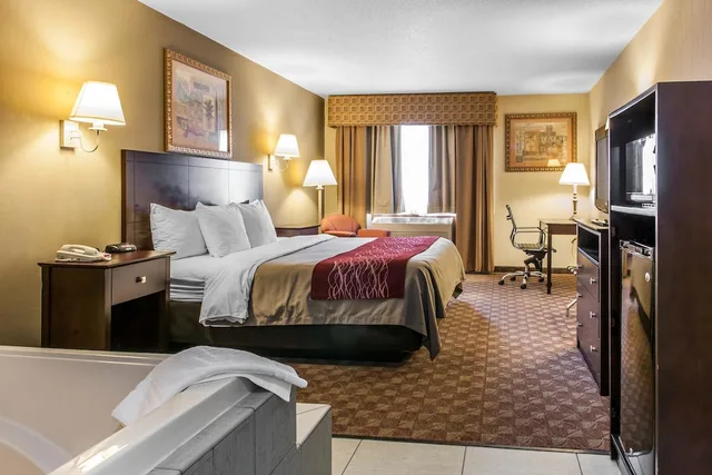 غرفة قياسية بسرير كينج، Quality Inn Defiance 2/4
