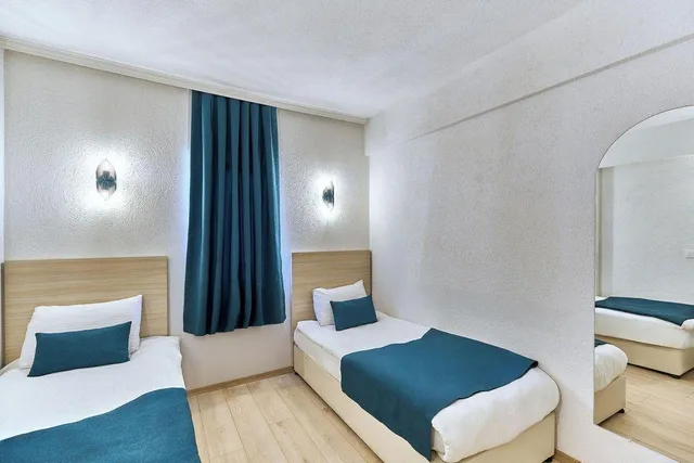غرفة قياسية بسريرين منفصلين بإطلالة على المدينة، Mia Hill Suites 2/2
