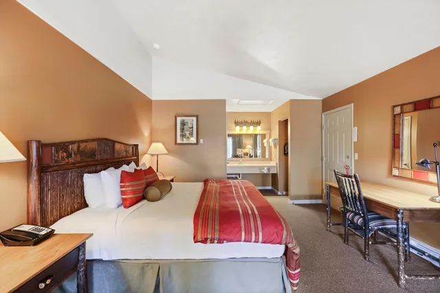 كوخ بريميوم بسرير كينج، Headwaters Lodge And Cabins At Flagg Ranch 1/4