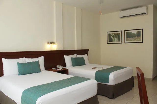 غرفة قياسية بسريرين مزدوجين، Meson de La Luna Hotel Spa 2/7