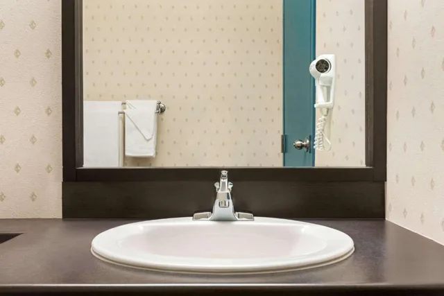 جناح بسرير كينج، Days Inn By Wyndham Montmagny 2/2