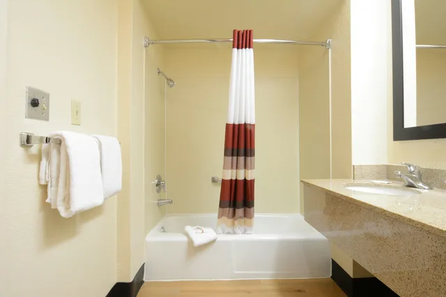 جناح بسرير كينج وسرير كوين، Red Roof Inn San Dimas - Fairplex 9/10