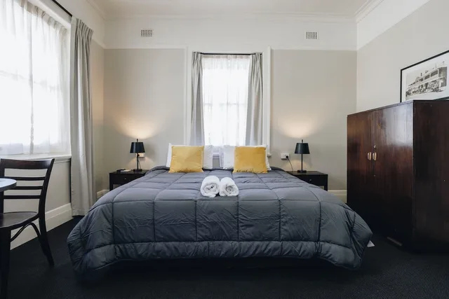 غرفة ديلوكس بسرير كينج بحمام مشترك، HOTEL GOSFORD 2/4