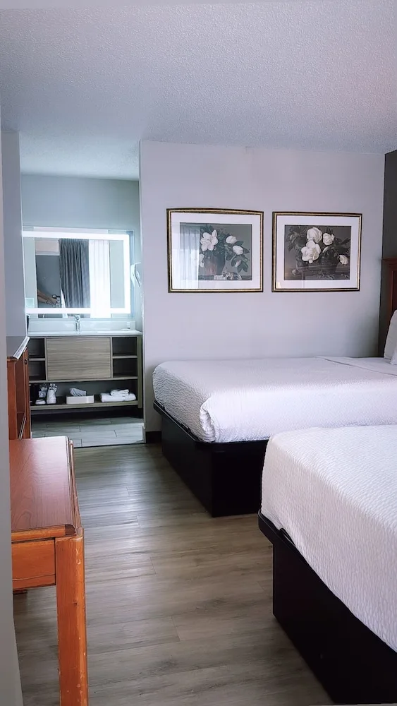 Room, 2 Queen Beds, Days Inn by Wyndham Culpeper 1/3