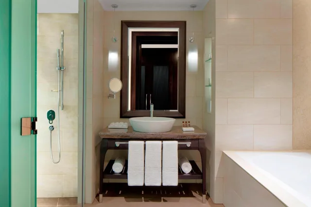 Guest Room, Superior, Deluxe, King Bed, Sea View, Balcony, Sheraton Sharjah Beach Resort Spa 5/6